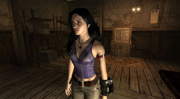 К цвету глаз Йен очень подходит этот джемпер