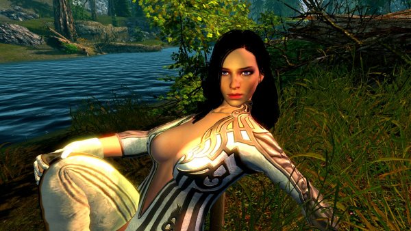 Йен присела на берегу реки. SLE(4.0 сборка)