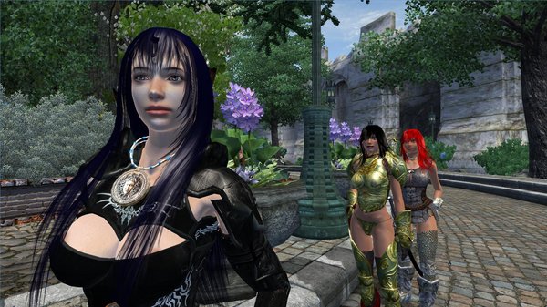 Селена с Рыжей Соней и Алисией..