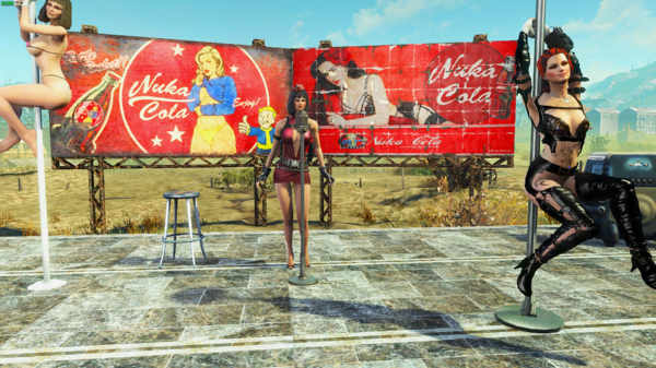 Алиса на правом шесте.