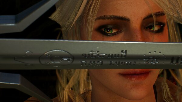 ЦИРИ осматривает руны на мече.