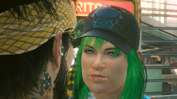 Ви и девушка с ярко-голубыми глазами.