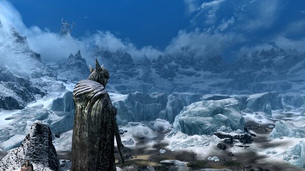 Статуя Талоса и Меридии (вдалеке)