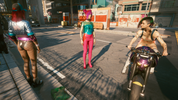 Джуди:-"Это вы мои телохранительницы?".