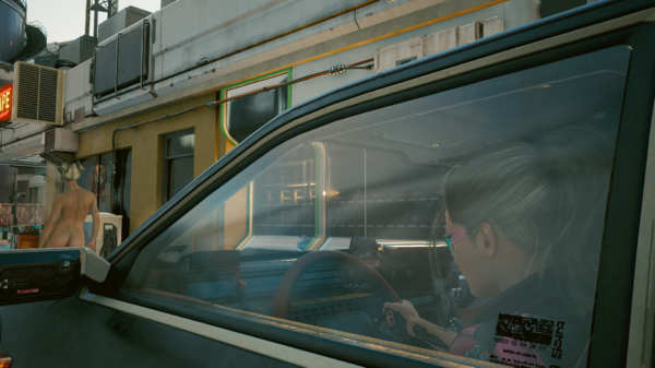 Ви едет за одинокой девушкой.