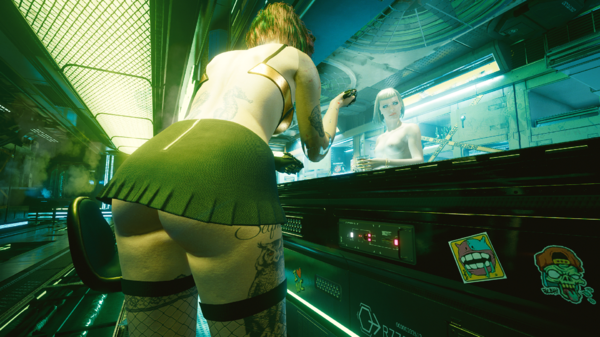 Эвелин:-"Ви, чего ни-будь выпьешь?".