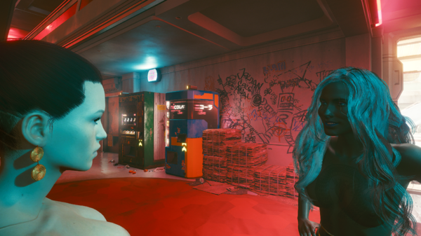 Загоревшая Ви распустила волосы.