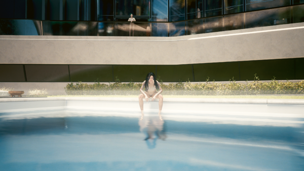 Йеннифэр у бассейна и Джуди на террасе -1.