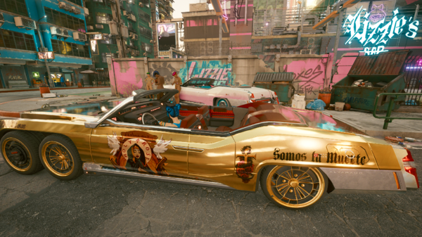 Блю Мун на своём новеньком кабриолете.