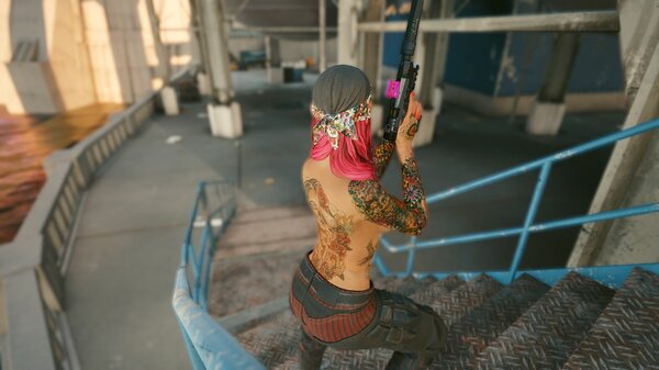 Нага и опасна.