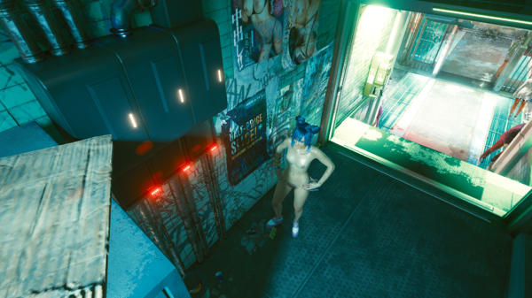 Блю Мун смотрит рекламные плакаты.