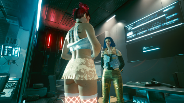 Обновлённая Блю-Мун и рипер Нина Кравиц.