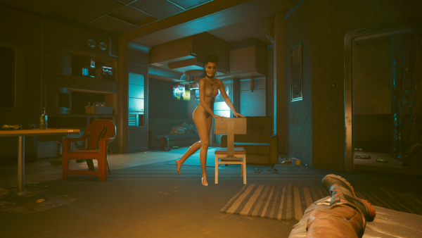 Молодая бестия пытается соблазнить проснувшегося Ви.