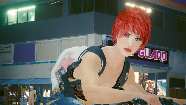 Брюнетка Ви сменила причёску и цвет своих волос.