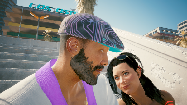 Деваха с нудистского пляжа флиртует с гражданином.