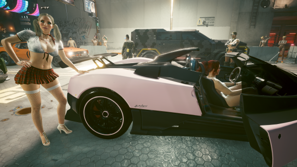 И "фрткается"  у своей машинки.