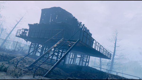 Хижина рядом с опасной дорогой..