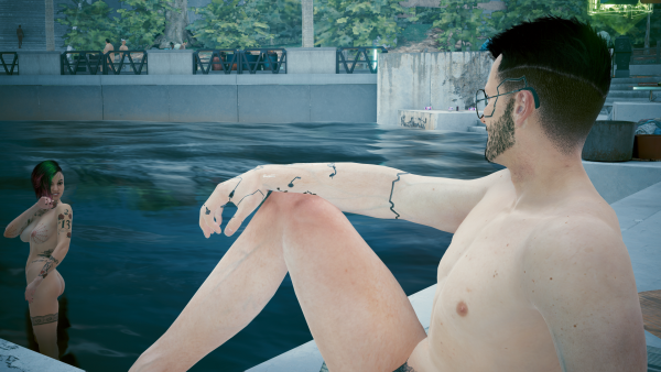 Игривая Джуди:-"А я кое-что вижу!".