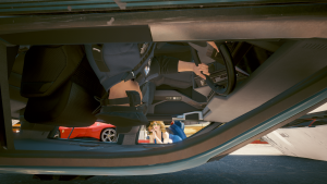 Полисмен засмотрелся на Ви и попал в аварию.