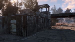 Поселение над опасной дорогой.